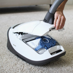 ga verder syndroom Suri Miele Complete C3 Cat & Dog for Household Allergies? Yes! | Pet My Carpet